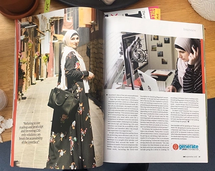 Photo d'un article sur Sara Soueidan dans un magazine.
