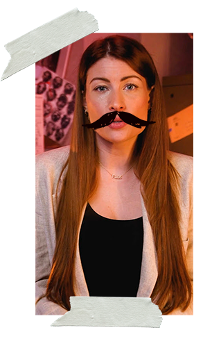 Photo de la youtubeuse Silent Jill avec une moustache dessinée